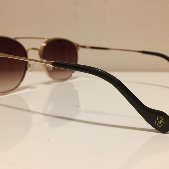 Jessica Simpson Sunglasses - Picture 3 of 3